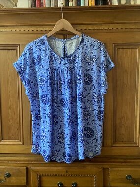 LOFT XL Blue Floral Short Sleeve Blouse Like New 💙